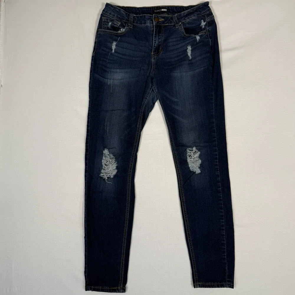 Lot of 3 Women s Jeans‎ 2 x 1822 and FashionNova Size 10/11 See Decrip for sizes